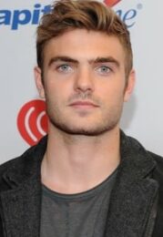 Alex Roe